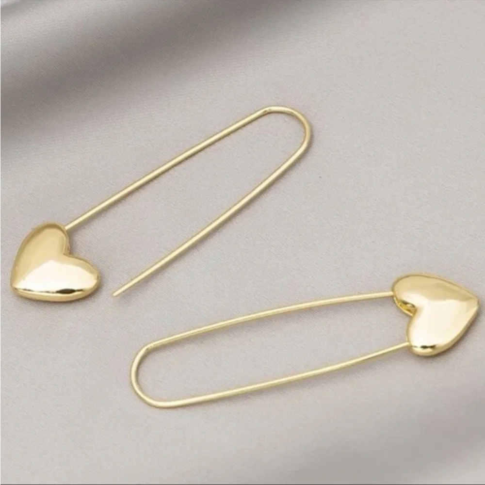 🆕 gold heart safety pin earrings - Picture 3 of 5